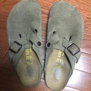 Tan Birkenstock Boston slide on shoes. Size 38/8